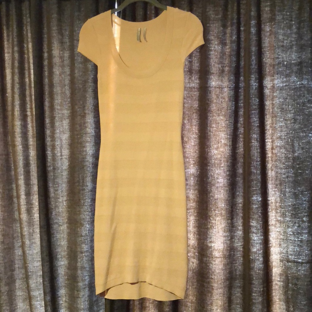 Tam Guess Knee Length Dress